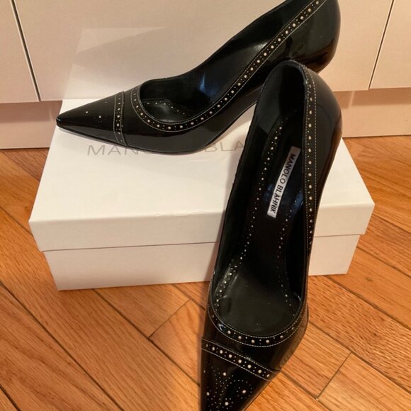 MANOLO BLAHNIK Quitohi Spectator Black Patent Leather Pumps - Picture 3 of 12